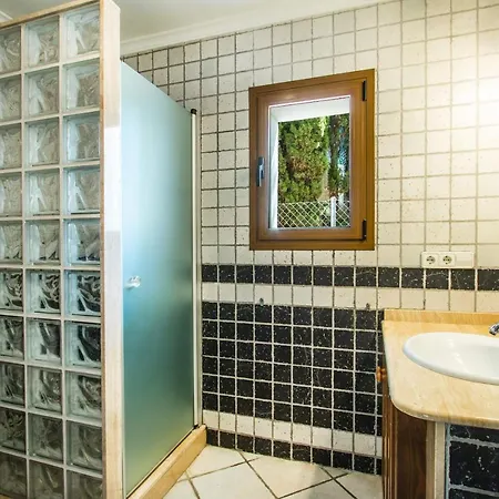 Cintya - Plusholidays